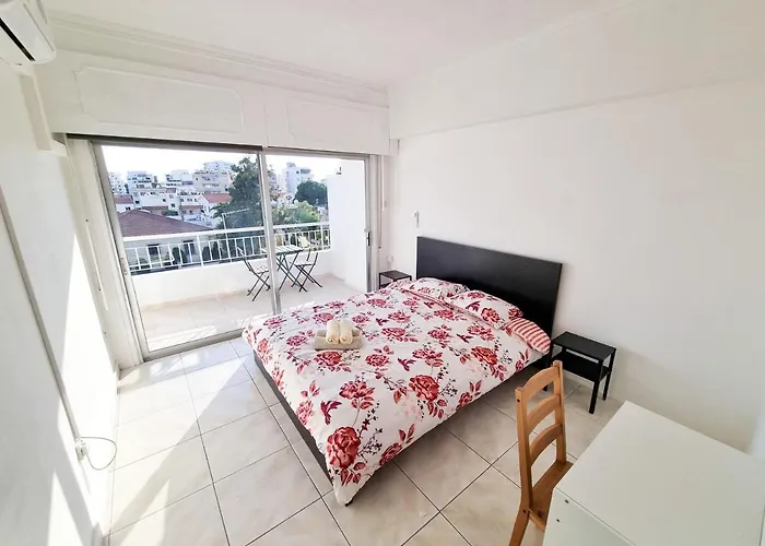 Δωμάτια σε οικογενειακή κατοικία View