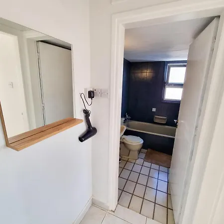 View Gazde/Camere de închiriat *